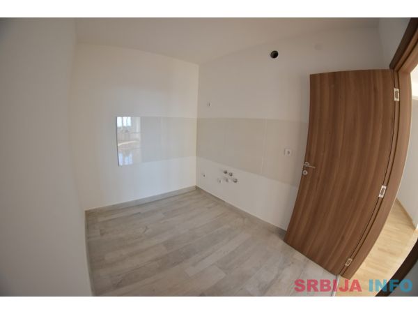 Na prodaju petosoban LUX stan-Nova Pazova