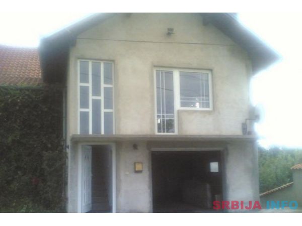 Kuca i pomocna zgrada na prodaju-Pozarevac