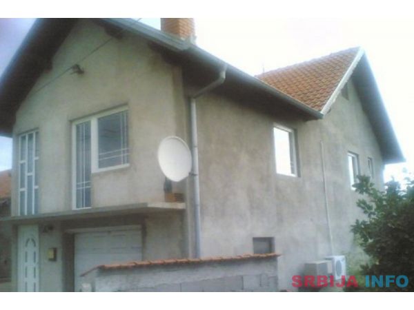 Kuca i pomocna zgrada na prodaju-Pozarevac