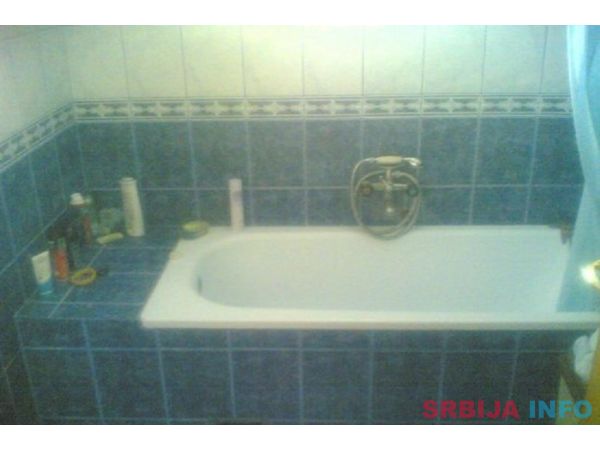 Kuca i pomocna zgrada na prodaju-Pozarevac