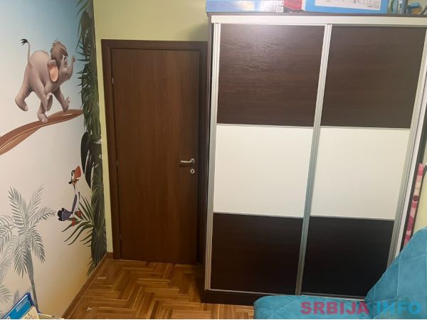 Namesten jednoiposoban stan Altina-Zemun TOP