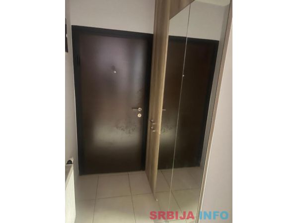 Namesten jednoiposoban stan Altina-Zemun TOP