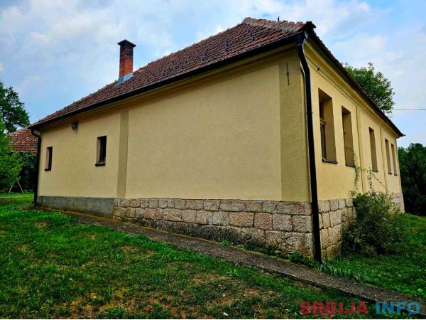 Prodajem imanje 8.6ha sa kucom-Kosjeric