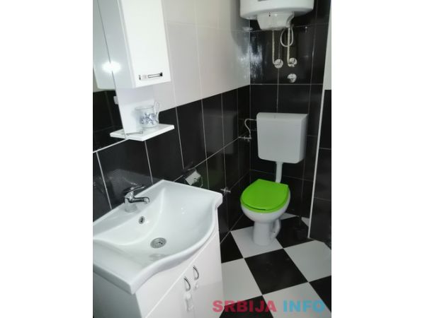 Na prodaju kuca 250m2 + 36m2 garaza