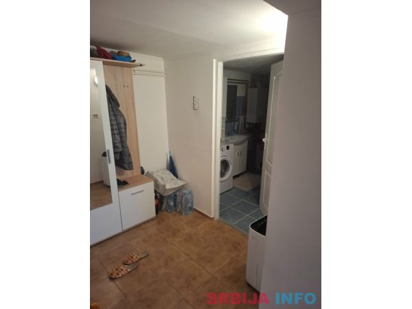 Na prodaju kuca u Novom Beceju