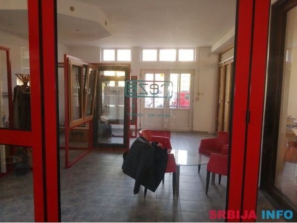 Prodajem / izdajem poslovni objekat sa halom ul. Vinogradska