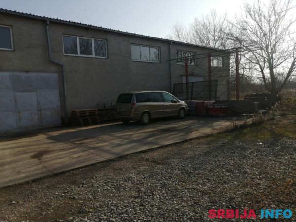 Prodajem / izdajem poslovni objekat sa halom ul. Vinogradska