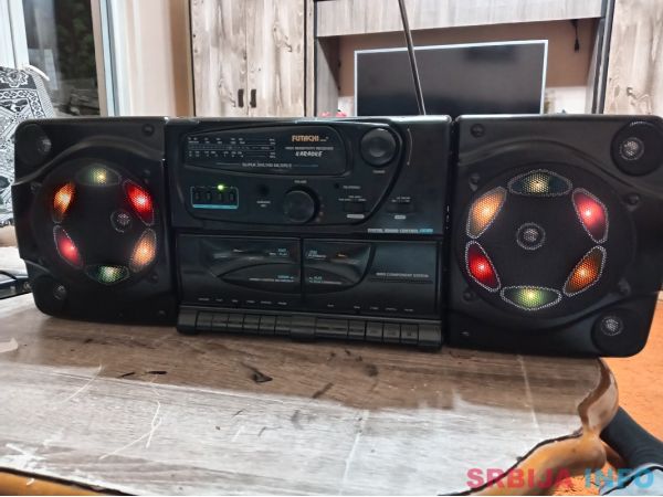 Futachi radio kasetofon dupli dek sa svetla na zvusnici