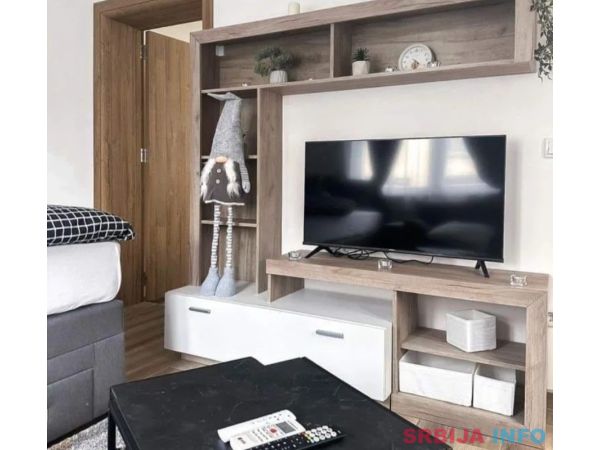 EKSKLUZIVNA PRODAJA-polovina vile sa 2 apartmana u centru Mataru&scaron;ke Banje