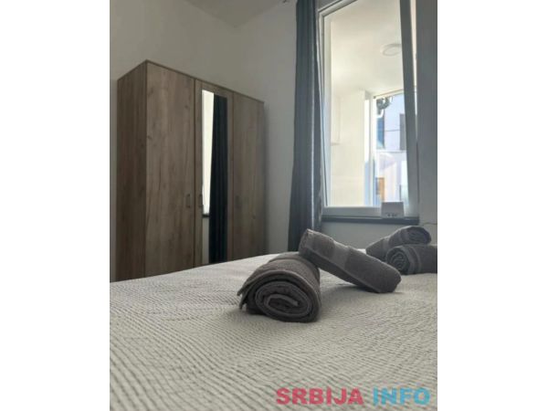 EKSKLUZIVNA PRODAJA-polovina vile sa 2 apartmana u centru Mataru&scaron;ke Banje