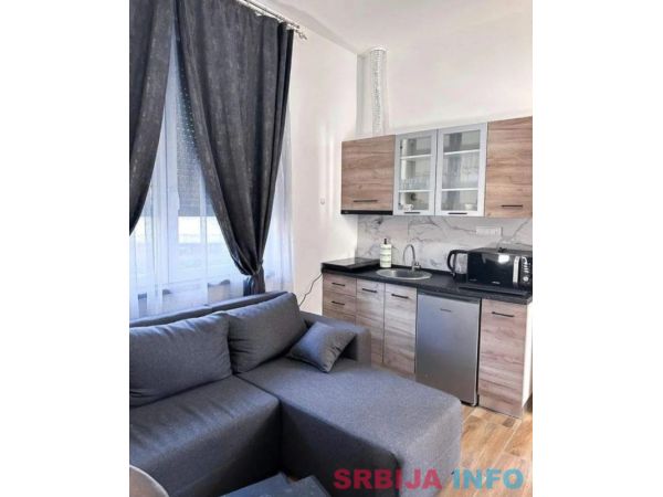 EKSKLUZIVNA PRODAJA-polovina vile sa 2 apartmana u centru Mataru&scaron;ke Banje