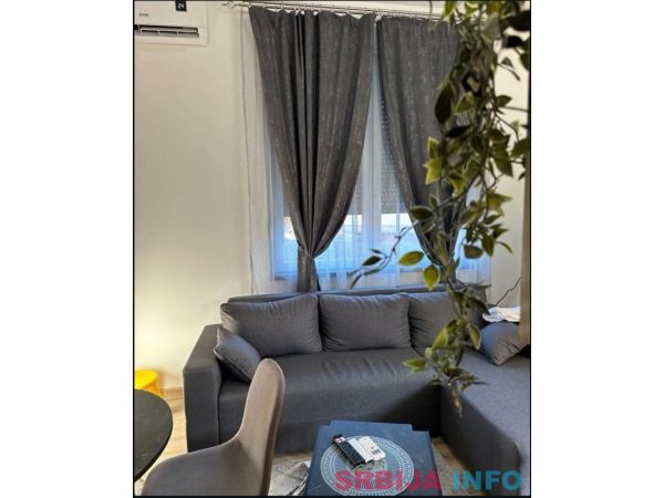 EKSKLUZIVNA PRODAJA-polovina vile sa 2 apartmana u centru Mataru&scaron;ke Banje
