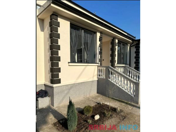 EKSKLUZIVNA PRODAJA-polovina vile sa 2 apartmana u centru Mataru&scaron;ke Banje