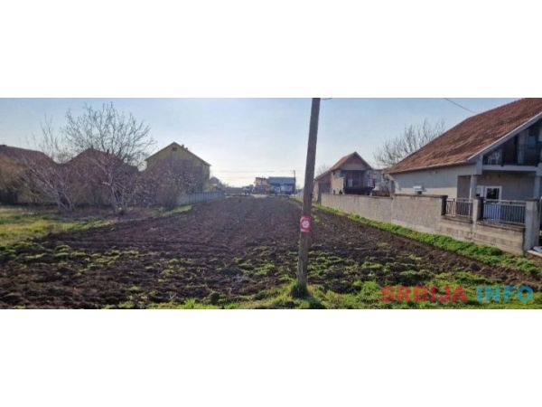 Prodajem plac u Novim Banovcima