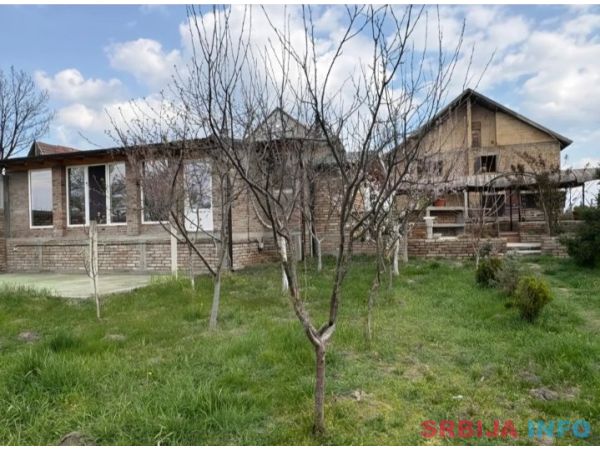 Prodaje se vikendica u Perlezu-Zrenjanin