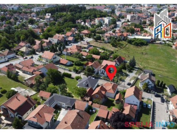 Na prodaju useljive 2 kuće u mirnom delu Uba 