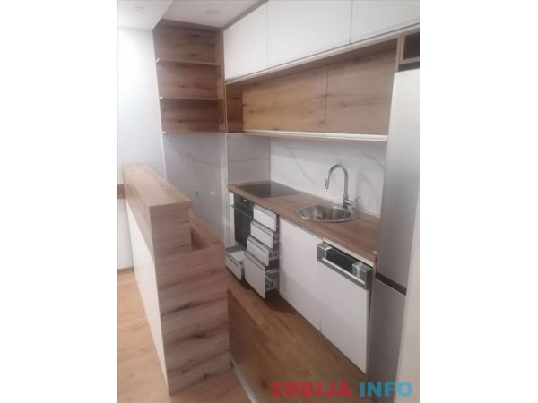 Prodajem dvoiposoban polunamesten stan Beograd-Zvezdara