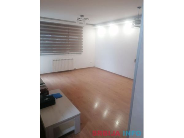 Prodajem dvoiposoban polunamesten stan Beograd-Zvezdara