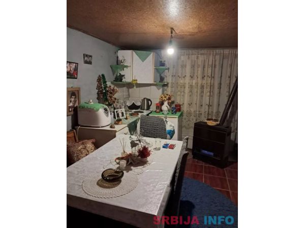 Prodajem kuću u selu Iđo&scaron;-Kikinda