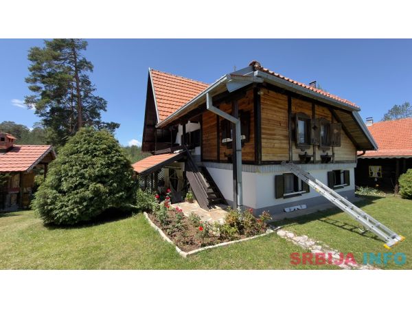 Na prodaju-porodicna kuca na Borovoj glavi, Dobroselica-Zlatibor