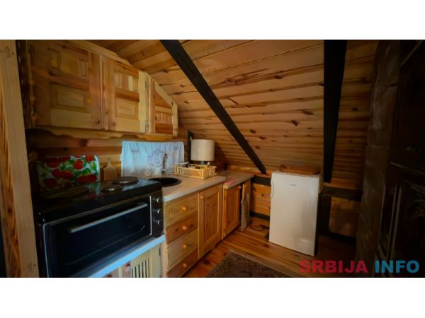 Na prodaju-porodicna kuca na Borovoj glavi, Dobroselica-Zlatibor