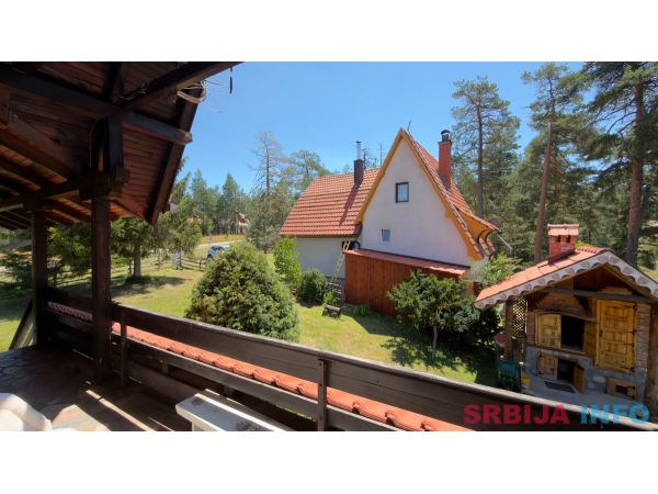 Na prodaju-porodicna kuca na Borovoj glavi, Dobroselica-Zlatibor