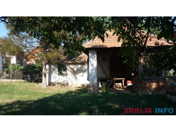 Prodajem seosko imanje u selu Vodanj 