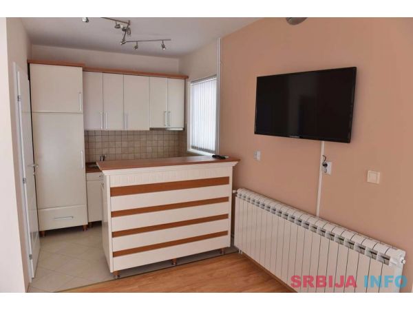 Na prodaju kuca ( hostel ) u Paracinu, 2