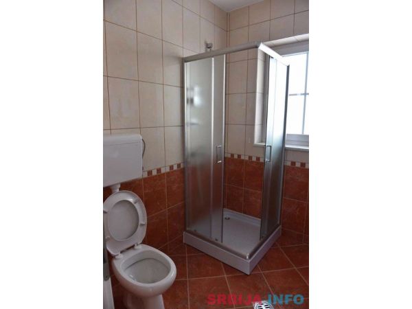 Na prodaju kuca ( hostel ) u Paracinu, 2