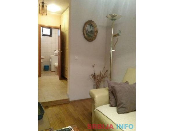 Prodajem kucu na Fruskoj Gori, Kaludjerica-Cerevic