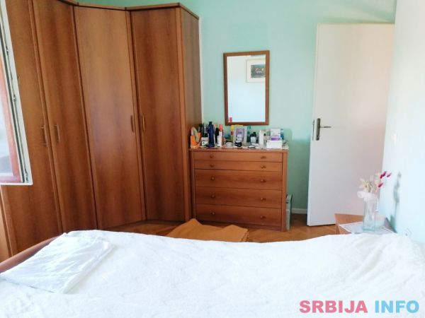 Lep trosoban stan Novi Sad
