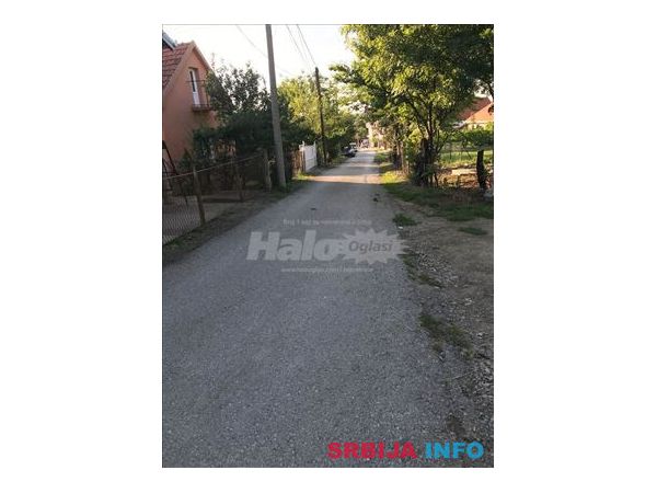 Prodajem plac 5,30 ari sa temeljom Umka 