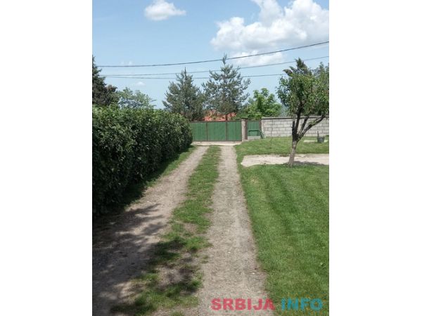 Avala, blizu megamarketa Koka Mar, 200 m2 