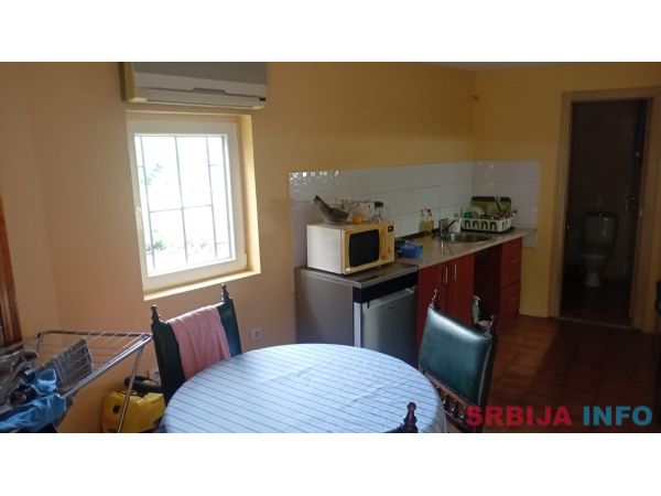 Avala, blizu megamarketa Koka Mar, 200 m2 