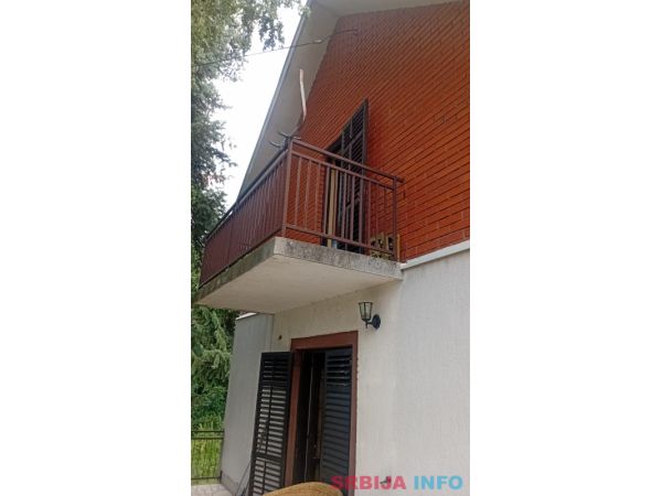 Avala, blizu megamarketa Koka Mar, 200 m2 