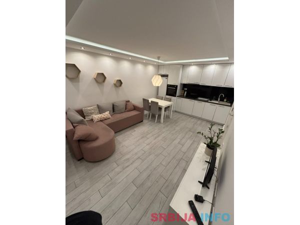 Izdajem dvosoban stan Vozdovac-Kumodraz