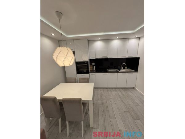 Izdajem dvosoban stan Vozdovac-Kumodraz