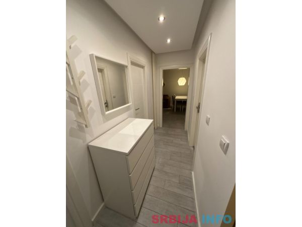 Izdajem dvosoban stan Vozdovac-Kumodraz