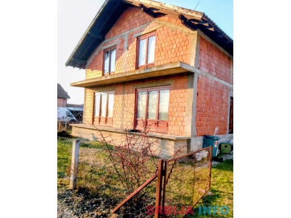 Kuća 300 m2 Varvarin