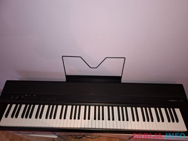 Na prodaju električni klavir, MEDELI SP201 