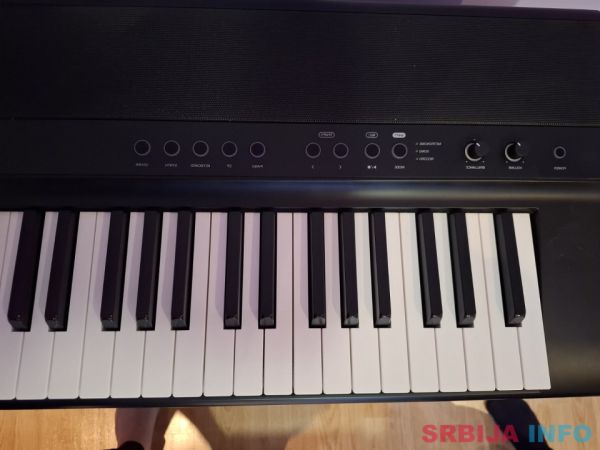 Na prodaju električni klavir, MEDELI SP201 
