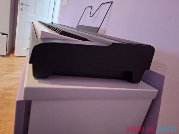 Na prodaju električni klavir, MEDELI SP201 