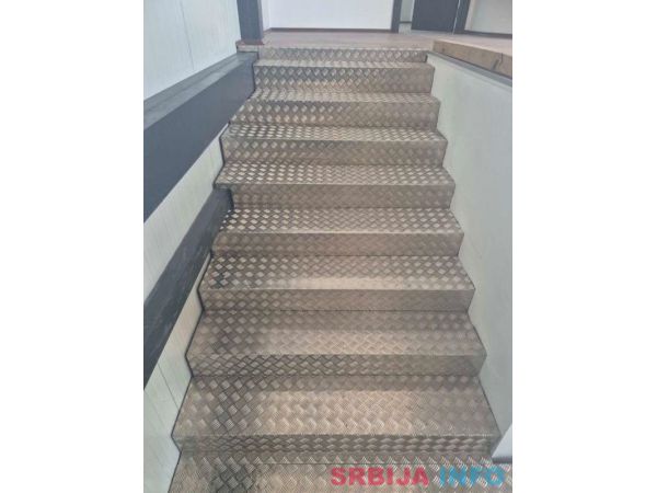 Hala poslovni prostor 650m2+470m2