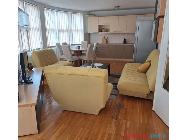 Požarevac, &Scaron;iri centar, dvoiposoban, 74 m&sup2; - TOP!