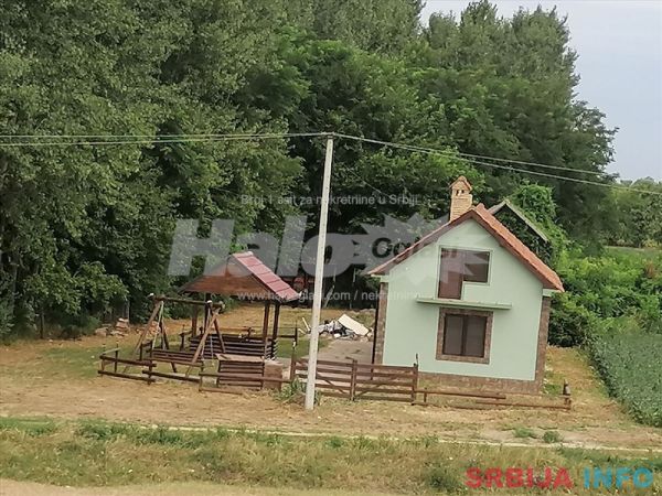 &Scaron;uma 300 ari i vikend kuća 130 m2 Malo Bavani&scaron;te 
