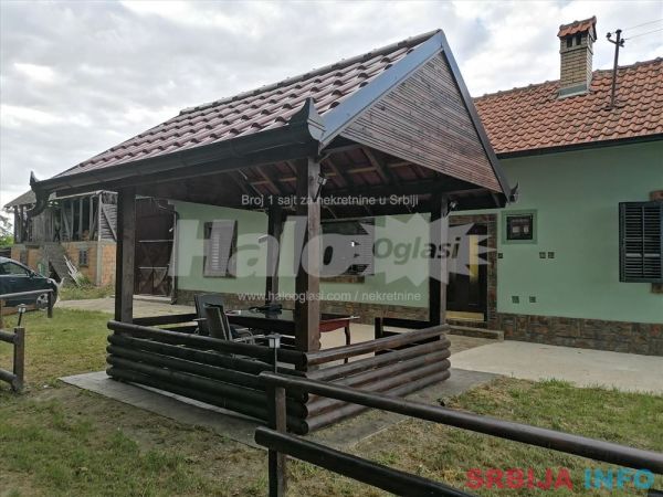 &Scaron;uma 300 ari i vikend kuća 130 m2 Malo Bavani&scaron;te 