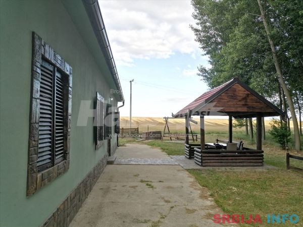 &Scaron;uma 300 ari i vikend kuća 130 m2 Malo Bavani&scaron;te 