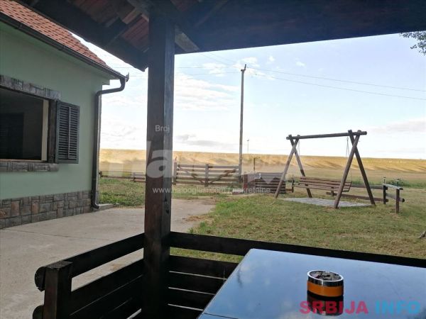 &Scaron;uma 300 ari i vikend kuća 130 m2 Malo Bavani&scaron;te 