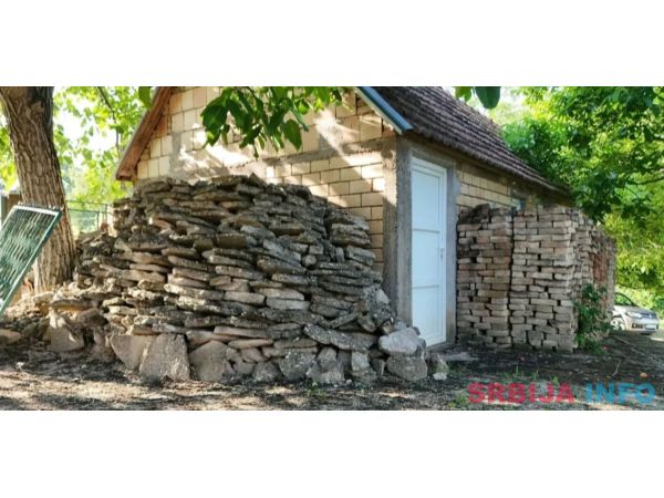 Plac Krcedin, put Janda 7700m2+materijal za izgradnju