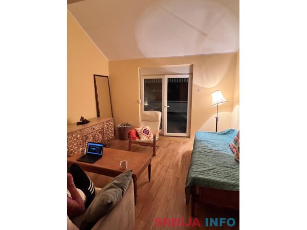 Kompletno renoviran apartman sa pogledom na Boku &ndash; Kra&scaron;ići (52m&sup2;)